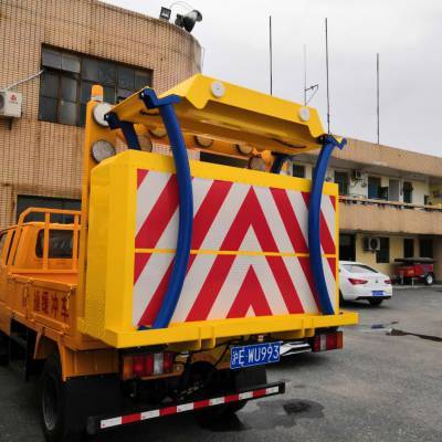 江鈴防撞緩沖車與救護車 道路安全與應急救援的專業保障