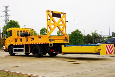 守護生命，安全護航——聚焦高速防撞緩沖車與救護車的專業(yè)應(yīng)用與價值